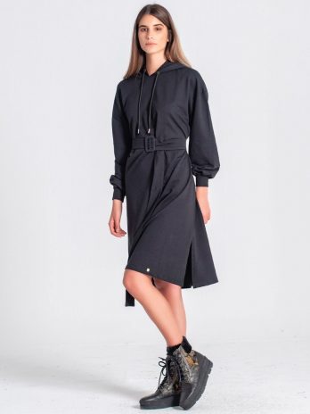 Vestido oversize com capuz