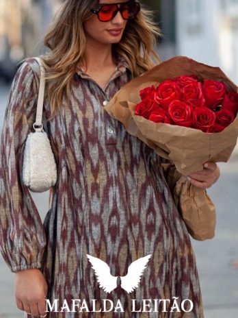 Vestido comprido gola camiseiro e botões