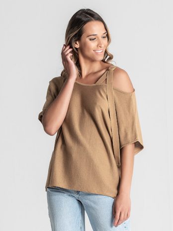 Camisola fivela ombro