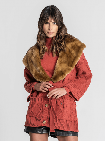 Casaco Estruturado C/ Gola Pêlo Amovível