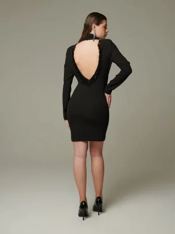 Vestido Curto Decote Profundo Costas C/ Franjas Pedras