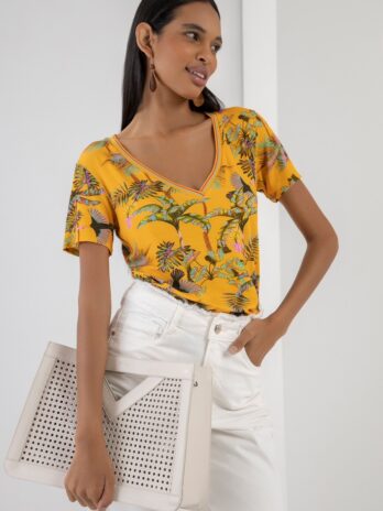 T-Shirt Estampada Decote V