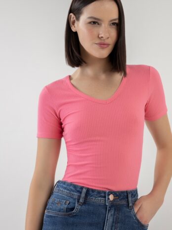 T-Shirt Malha Canelada Decote V