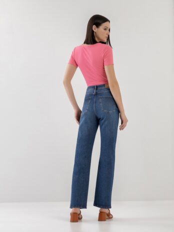 T-Shirt Malha Canelada Decote V