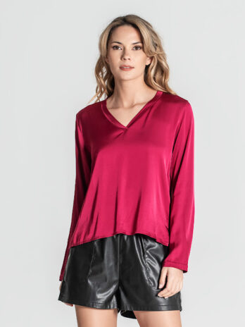 Blusa Acetinada Decote V Manga Comprida