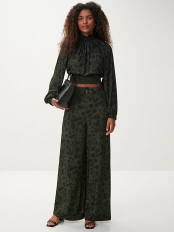 Blusa Manga Franzida com Gola Alta