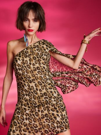 Vestido Ombro Descoberto C/ Capa