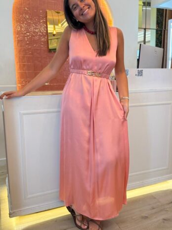 Vestido acetinado longo com cinto