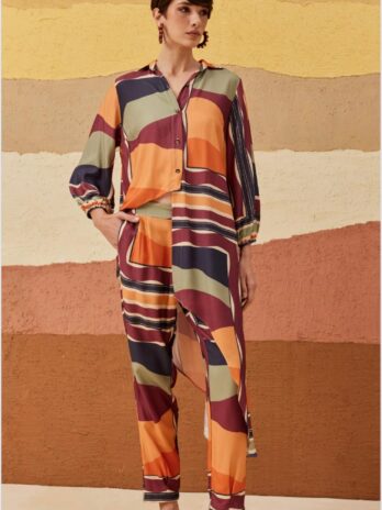 Camisa Comprida Assimétrica