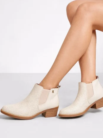 Botins Perfurados Pele